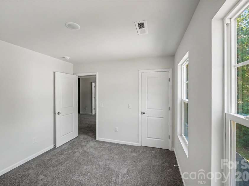 5146 Mark Drive, Hickory, NC 28601.  MLS# CAR4404327, YatesRealty ID 40125. 