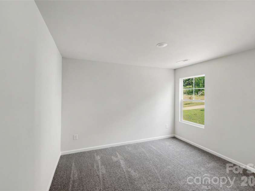 5146 Mark Drive, Hickory, NC 28601.  MLS# CAR4404327, YatesRealty ID 40125. 