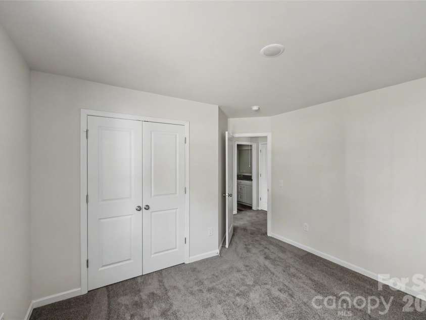 5146 Mark Drive, Hickory, NC 28601.  MLS# CAR4404327, YatesRealty ID 40125. 