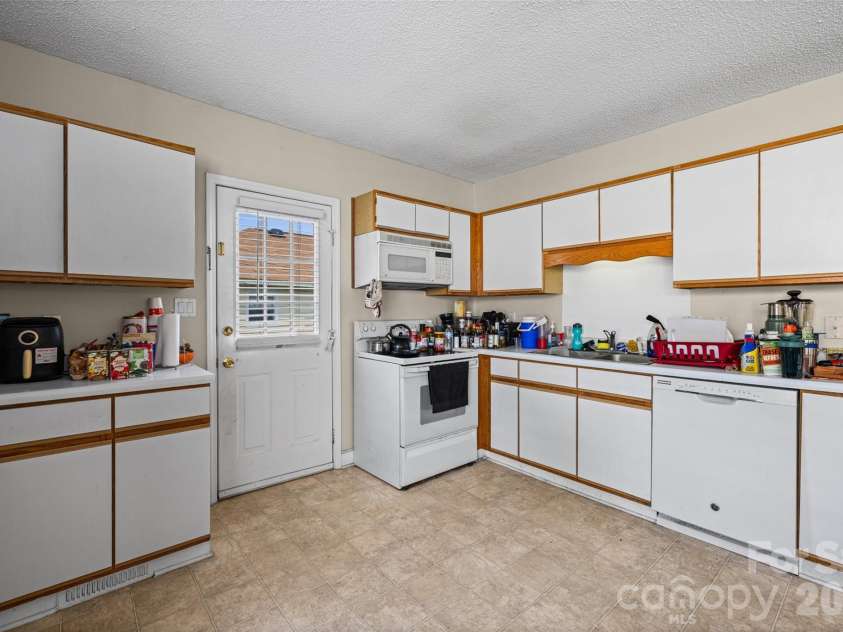 243 8th Avenue, Cramerton, NC 28032.  MLS# CAR4406563, YatesRealty ID 40126. 2 Bed/ Kitchen