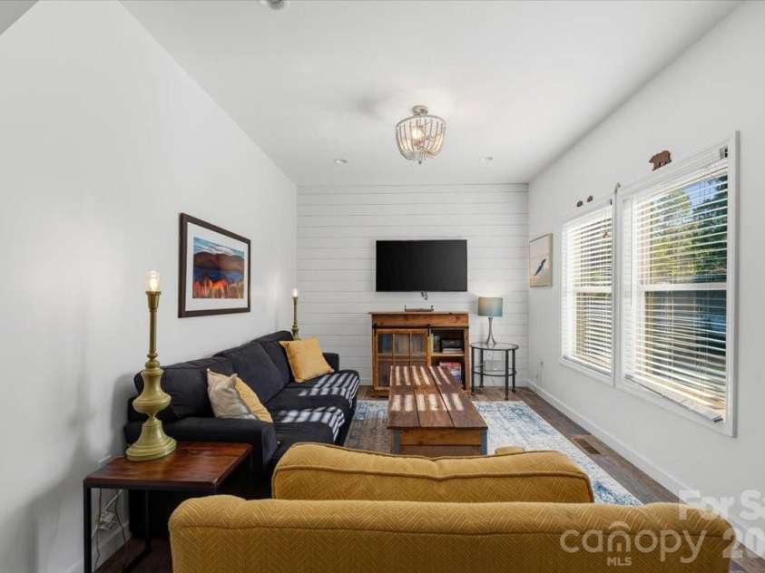 109 Portmanvilla Road, Black Mountain, NC 28711.  MLS# CAR4405511, YatesRealty ID 40127. 
