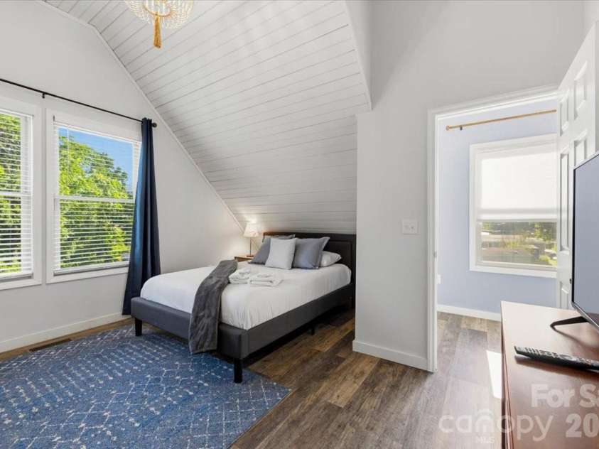 109 Portmanvilla Road, Black Mountain, NC 28711.  MLS# CAR4405511, YatesRealty ID 40127. 