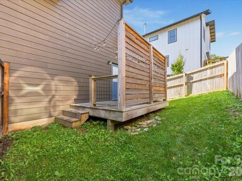 109 Portmanvilla Road, Black Mountain, NC 28711.  MLS# CAR4405511, YatesRealty ID 40127. 