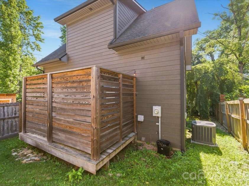 109 Portmanvilla Road, Black Mountain, NC 28711.  MLS# CAR4405511, YatesRealty ID 40127. 