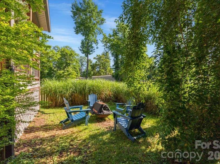 109 Portmanvilla Road, Black Mountain, NC 28711.  MLS# CAR4405511, YatesRealty ID 40127. 
