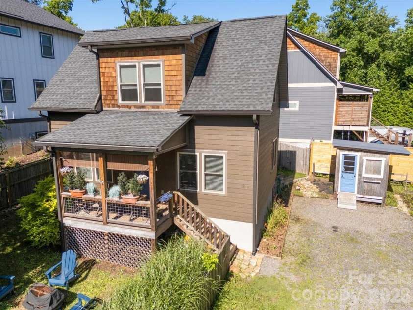 109 Portmanvilla Road, Black Mountain, NC 28711.  MLS# CAR4405511, YatesRealty ID 40127. 