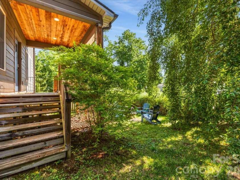 109 Portmanvilla Road, Black Mountain, NC 28711.  MLS# CAR4405511, YatesRealty ID 40127. 