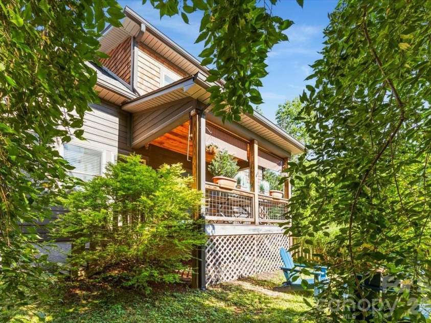 109 Portmanvilla Road, Black Mountain, NC 28711.  MLS# CAR4405511, YatesRealty ID 40127. 