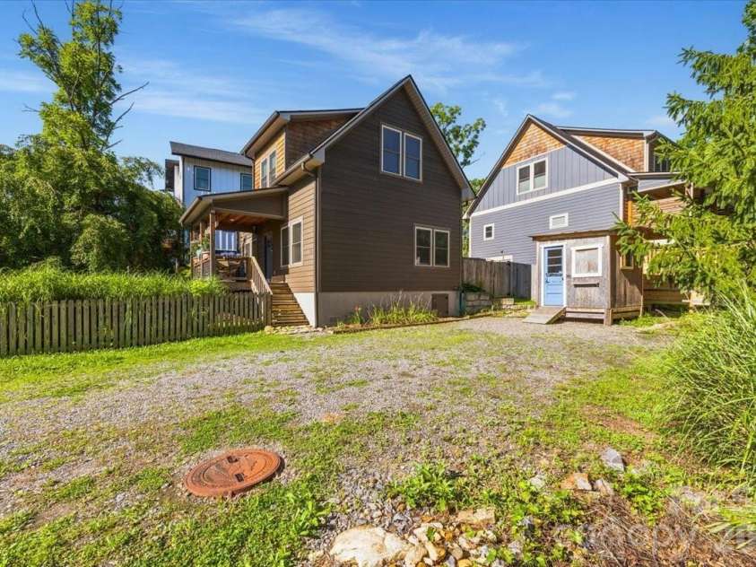 109 Portmanvilla Road, Black Mountain, NC 28711.  MLS# CAR4405511, YatesRealty ID 40127. 