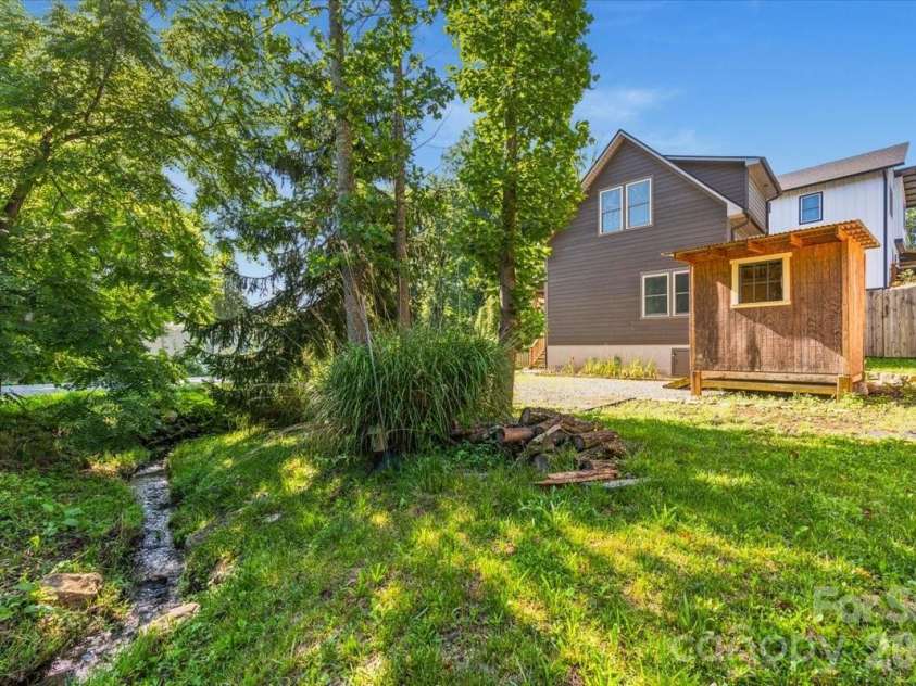 109 Portmanvilla Road, Black Mountain, NC 28711.  MLS# CAR4405511, YatesRealty ID 40127. 