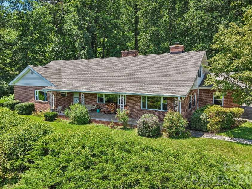 1404 Valmont Drive, Hendersonville, NC 28791.  MLS# CAR4407369, YatesRealty ID 40129. 