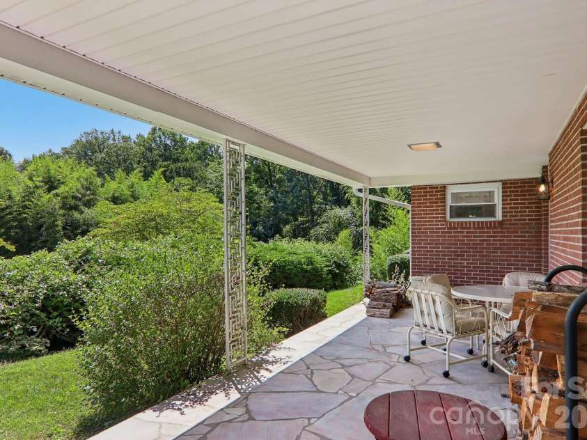 1404 Valmont Drive, Hendersonville, NC 28791.  MLS# CAR4407369, YatesRealty ID 40129. 