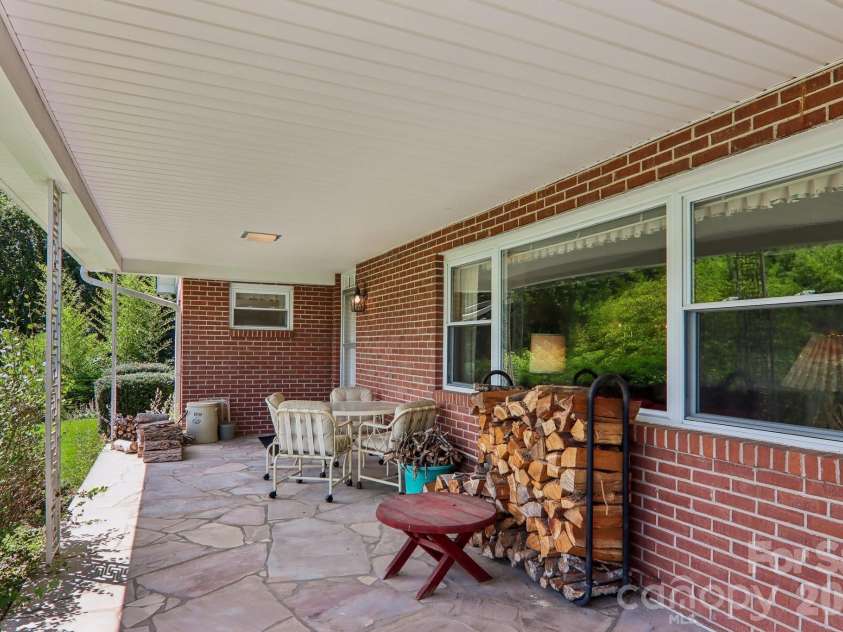1404 Valmont Drive, Hendersonville, NC 28791.  MLS# CAR4407369, YatesRealty ID 40129. 