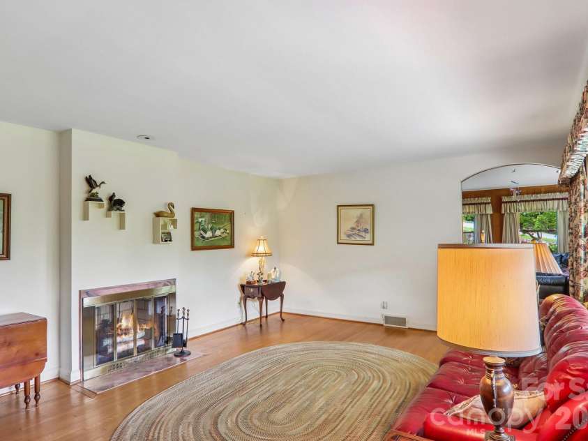 1404 Valmont Drive, Hendersonville, NC 28791.  MLS# CAR4407369, YatesRealty ID 40129. 