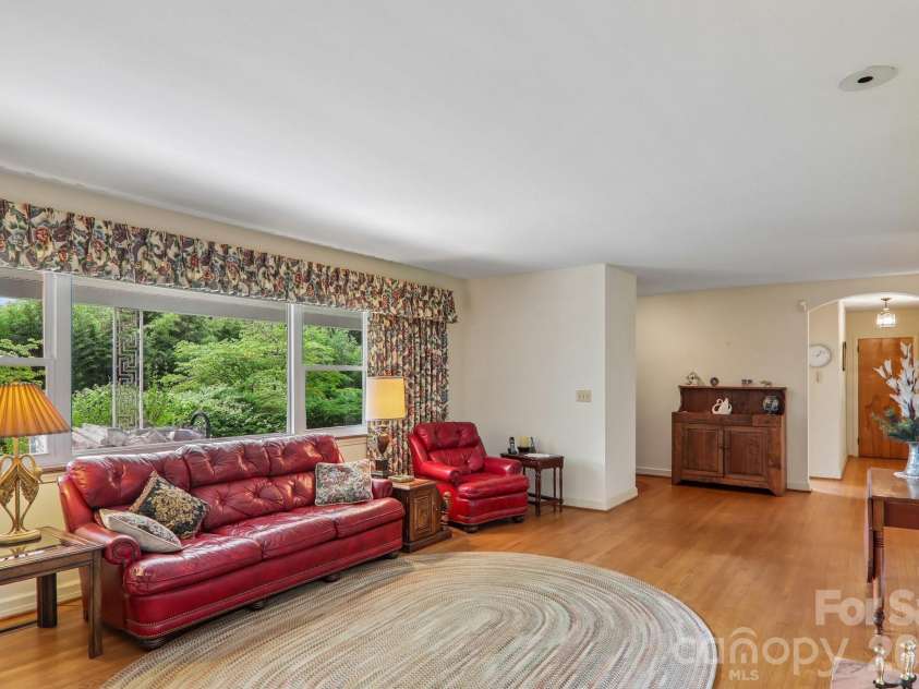 1404 Valmont Drive, Hendersonville, NC 28791.  MLS# CAR4407369, YatesRealty ID 40129. 