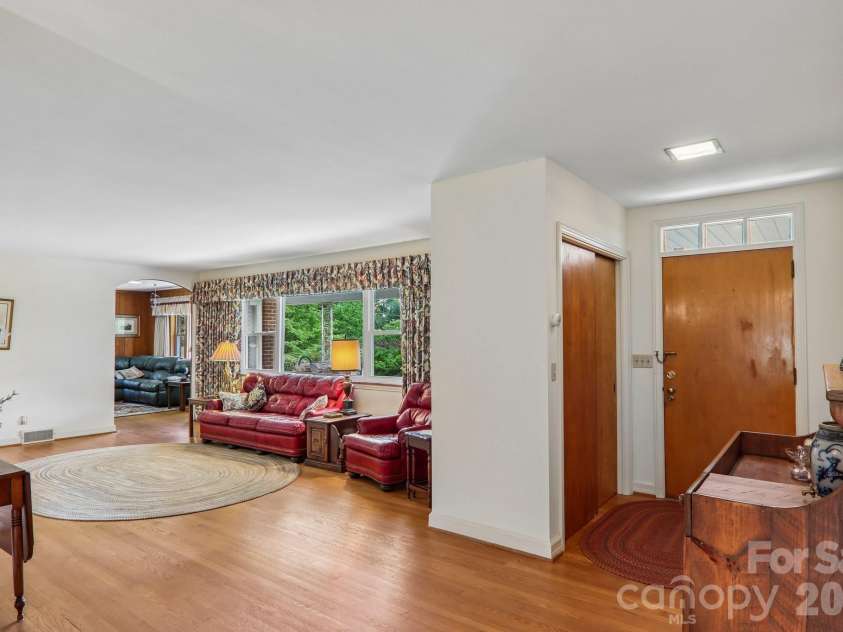 1404 Valmont Drive, Hendersonville, NC 28791.  MLS# CAR4407369, YatesRealty ID 40129. 