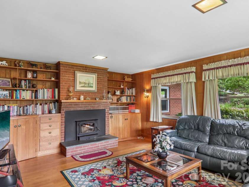 1404 Valmont Drive, Hendersonville, NC 28791.  MLS# CAR4407369, YatesRealty ID 40129. 