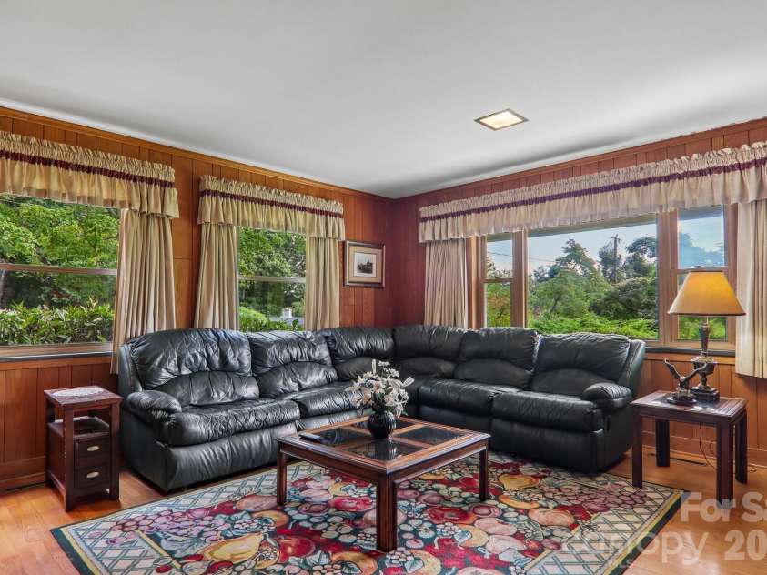 1404 Valmont Drive, Hendersonville, NC 28791.  MLS# CAR4407369, YatesRealty ID 40129. 