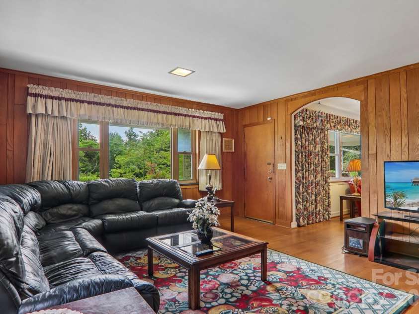 1404 Valmont Drive, Hendersonville, NC 28791.  MLS# CAR4407369, YatesRealty ID 40129. 