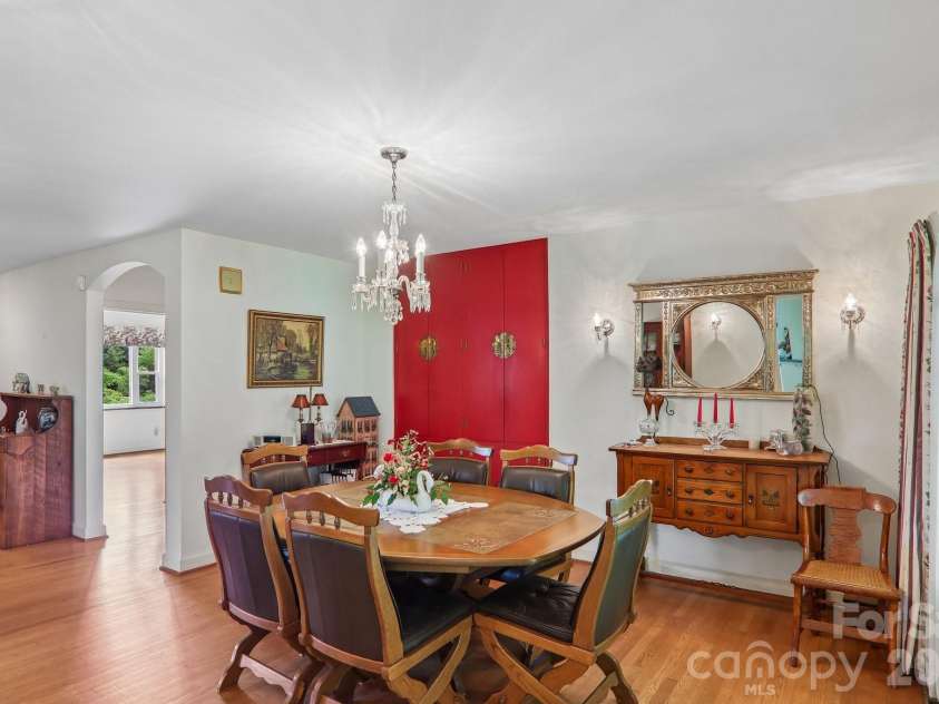 1404 Valmont Drive, Hendersonville, NC 28791.  MLS# CAR4407369, YatesRealty ID 40129. 