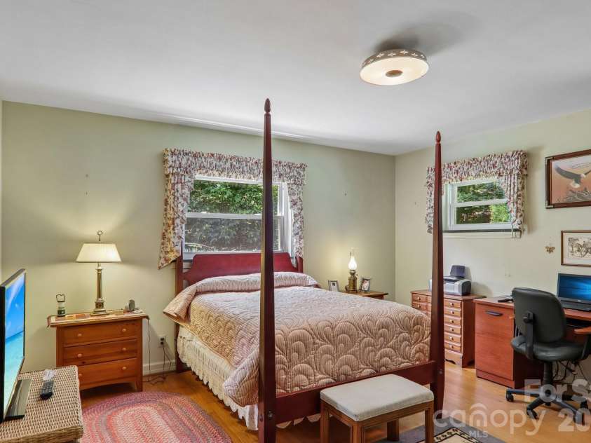 1404 Valmont Drive, Hendersonville, NC 28791.  MLS# CAR4407369, YatesRealty ID 40129. 