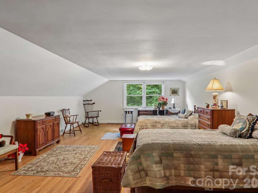 1404 Valmont Drive, Hendersonville, NC 28791.  MLS# CAR4407369, YatesRealty ID 40129. 