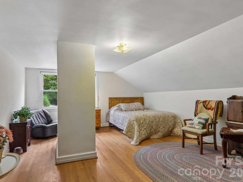 1404 Valmont Drive, Hendersonville, NC 28791.  MLS# CAR4407369, YatesRealty ID 40129. 