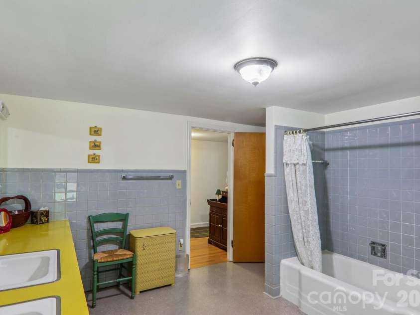 1404 Valmont Drive, Hendersonville, NC 28791.  MLS# CAR4407369, YatesRealty ID 40129. 