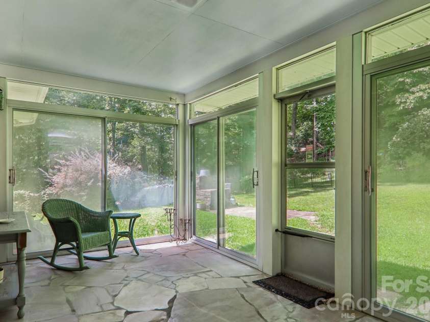 1404 Valmont Drive, Hendersonville, NC 28791.  MLS# CAR4407369, YatesRealty ID 40129. 