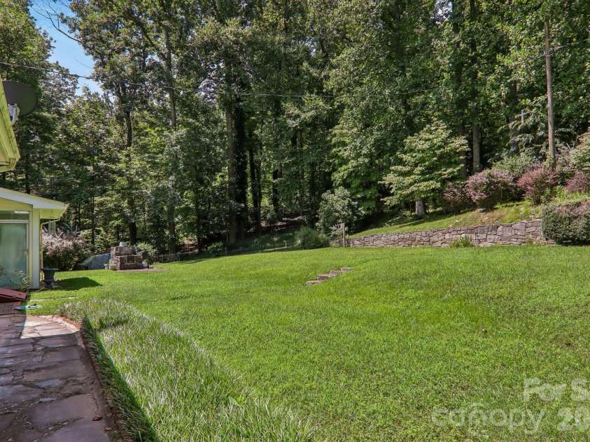 1404 Valmont Drive, Hendersonville, NC 28791.  MLS# CAR4407369, YatesRealty ID 40129. 