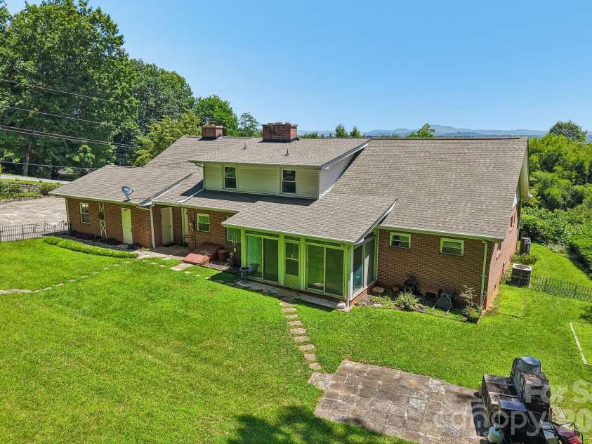 1404 Valmont Drive, Hendersonville, NC 28791.  MLS# CAR4407369, YatesRealty ID 40129. 