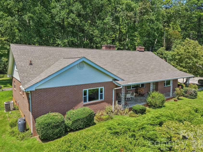 1404 Valmont Drive, Hendersonville, NC 28791.  MLS# CAR4407369, YatesRealty ID 40129. 
