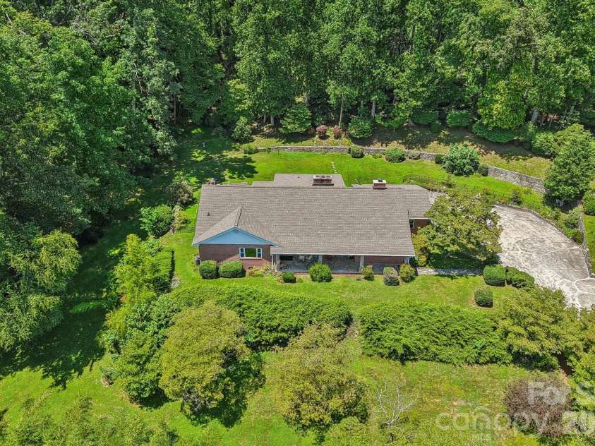 1404 Valmont Drive, Hendersonville, NC 28791.  MLS# CAR4407369, YatesRealty ID 40129. 