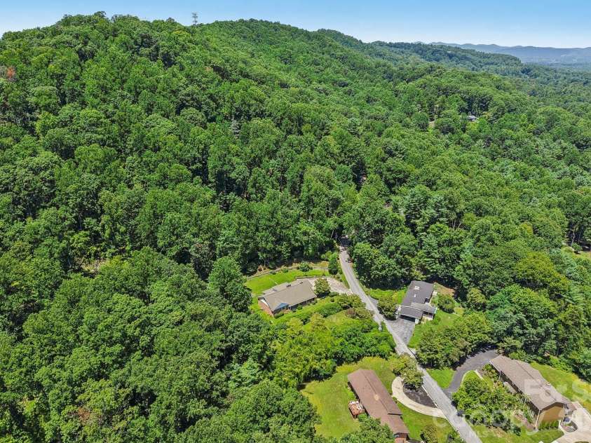 1404 Valmont Drive, Hendersonville, NC 28791.  MLS# CAR4407369, YatesRealty ID 40129. 