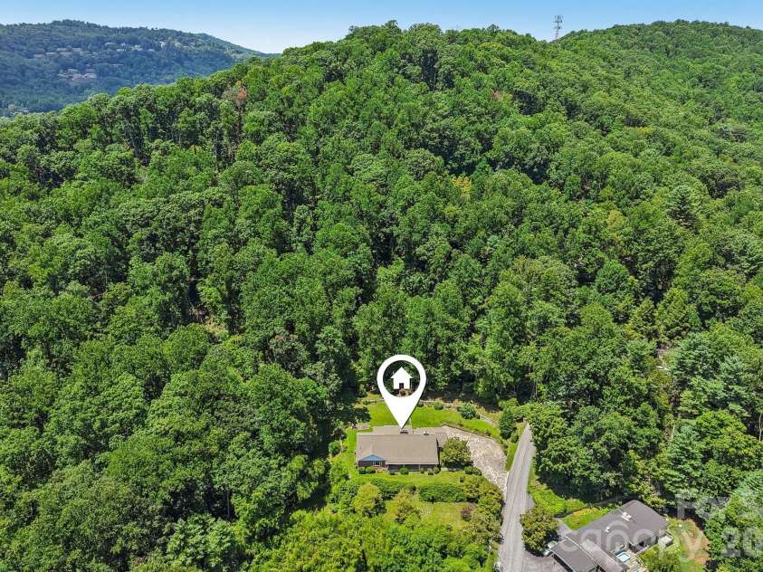 1404 Valmont Drive, Hendersonville, NC 28791.  MLS# CAR4407369, YatesRealty ID 40129. 