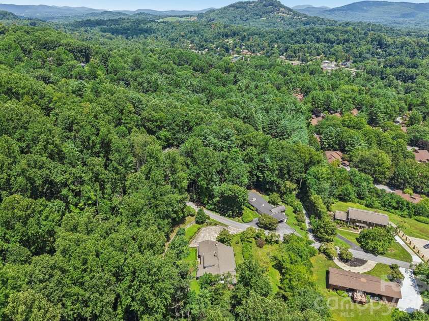 1404 Valmont Drive, Hendersonville, NC 28791.  MLS# CAR4407369, YatesRealty ID 40129. 