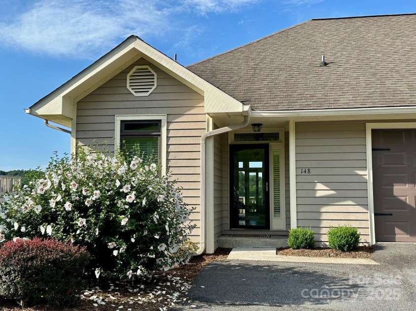 148 Fairway View Place, Jefferson, NC 28640.  MLS# CAR4233768, YatesRealty ID 4013. 