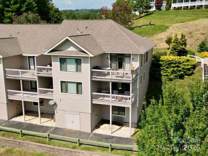 148 Fairway View Place, Jefferson, NC 28640.  MLS# CAR4233768, YatesRealty ID 4013. 