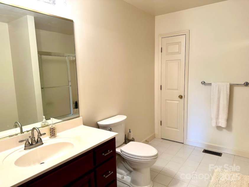 148 Fairway View Place, Jefferson, NC 28640.  MLS# CAR4233768, YatesRealty ID 4013. 