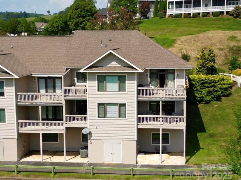 148 Fairway View Place, Jefferson, NC 28640.  MLS# CAR4233768, YatesRealty ID 4013. 