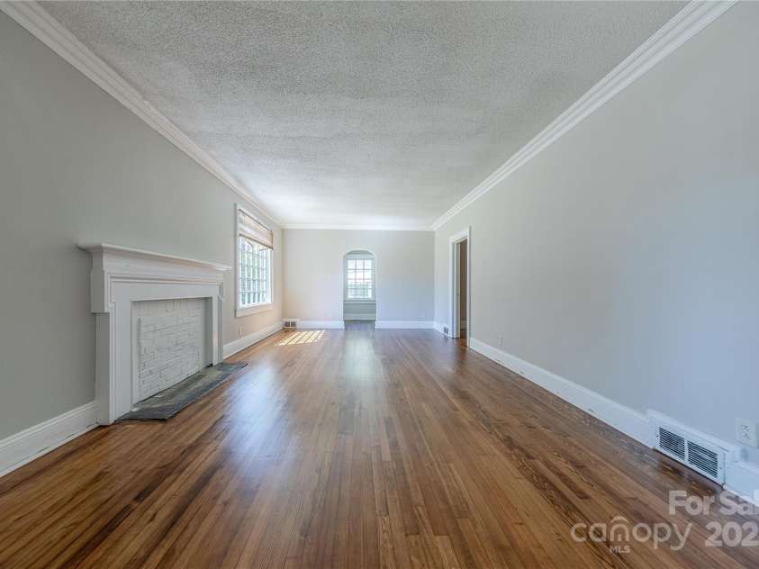 8 Bolt Drive, Shelby, NC 28150.  MLS# CAR4332003, YatesRealty ID 4013. Detailed Moulding