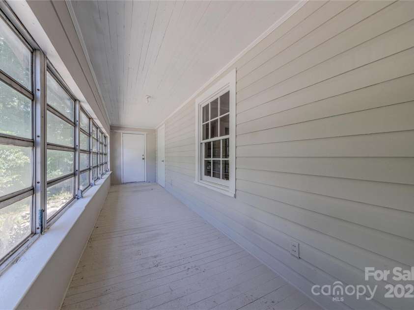 8 Bolt Drive, Shelby, NC 28150.  MLS# CAR4332003, YatesRealty ID 4013. Four Season Room