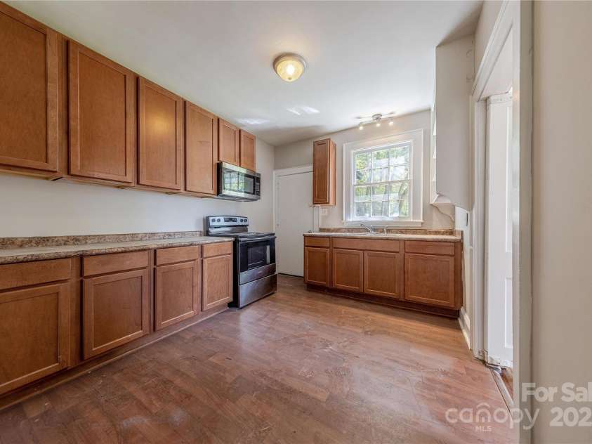 8 Bolt Drive, Shelby, NC 28150.  MLS# CAR4332003, YatesRealty ID 4013. Kitchen