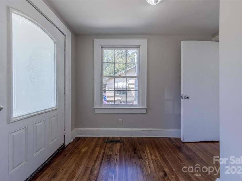 8 Bolt Drive, Shelby, NC 28150.  MLS# CAR4332003, YatesRealty ID 4013. Original Hardwood Foors