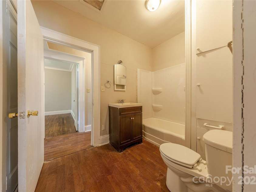8 Bolt Drive, Shelby, NC 28150.  MLS# CAR4332003, YatesRealty ID 4013. Updated Bathroom