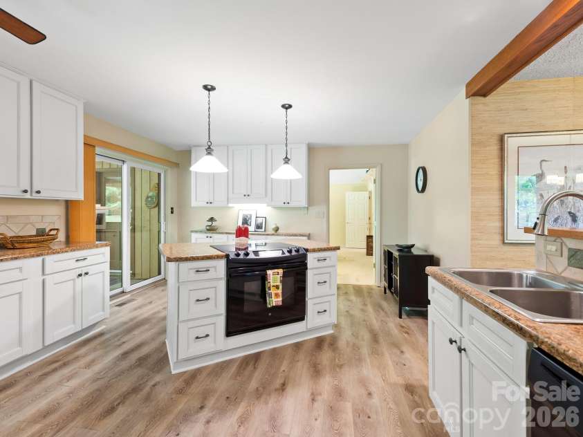 3 High Meadows Drive, Candler, NC 28715.  MLS# CAR4406428, YatesRealty ID 40132. 