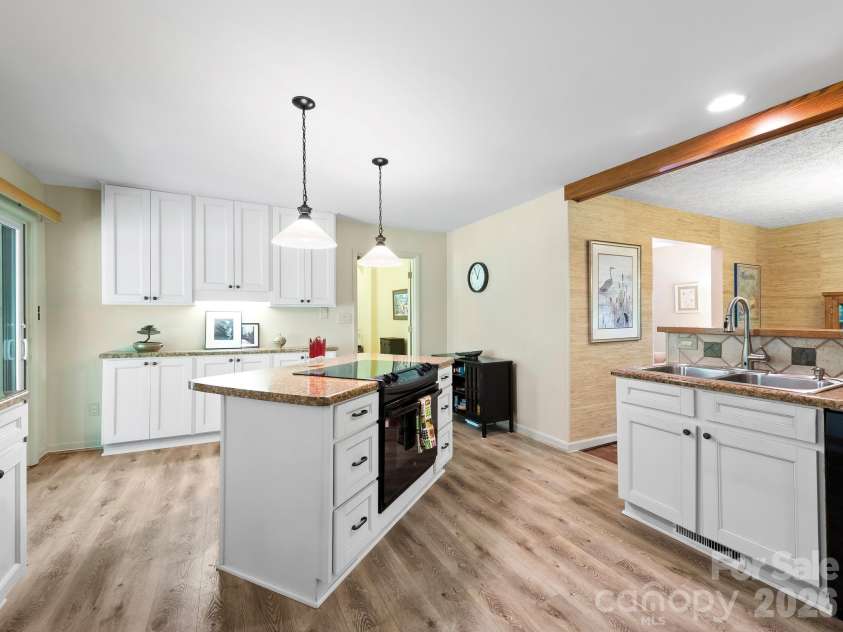 3 High Meadows Drive, Candler, NC 28715.  MLS# CAR4406428, YatesRealty ID 40132. 