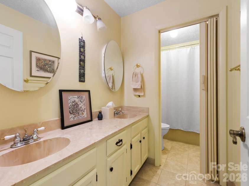 3 High Meadows Drive, Candler, NC 28715.  MLS# CAR4406428, YatesRealty ID 40132. 