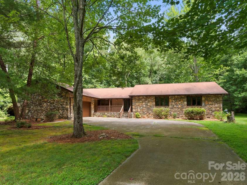 3 High Meadows Drive, Candler, NC 28715.  MLS# CAR4406428, YatesRealty ID 40132. 