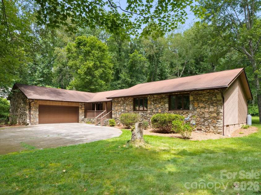 3 High Meadows Drive, Candler, NC 28715.  MLS# CAR4406428, YatesRealty ID 40132. 